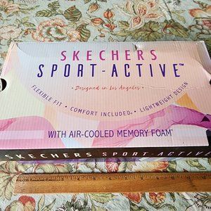 Skechers Womens Size 5 Wide Gratis Strolling Sneakers 22823W White/Silver Shoes